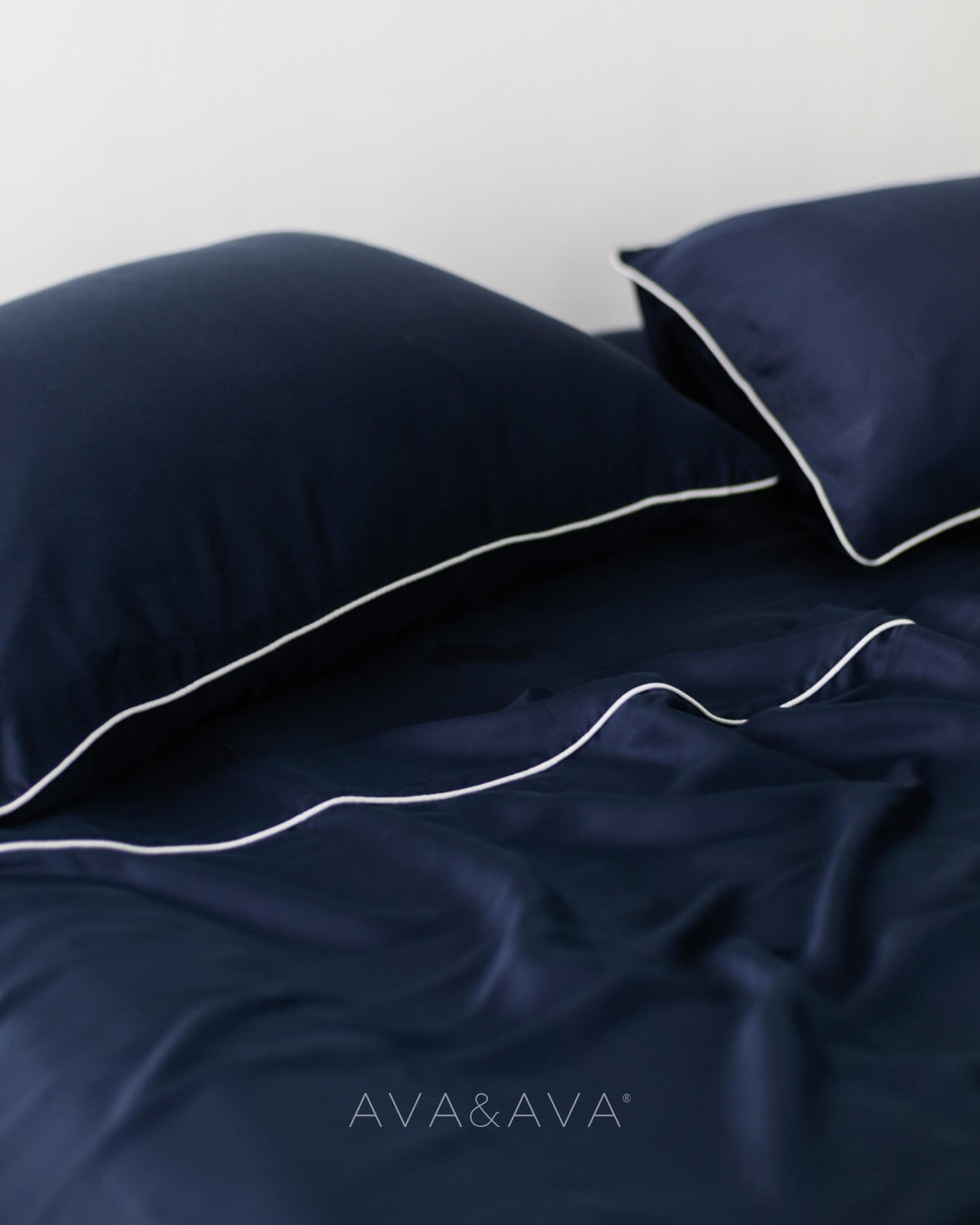 ava and ava ph organic bamboo lyocell 4pc sheet set (fitted sheet, flat sheet, pillowcases) NAVY OCEAN BLUE WITH WHITE contrast piping at the top hem