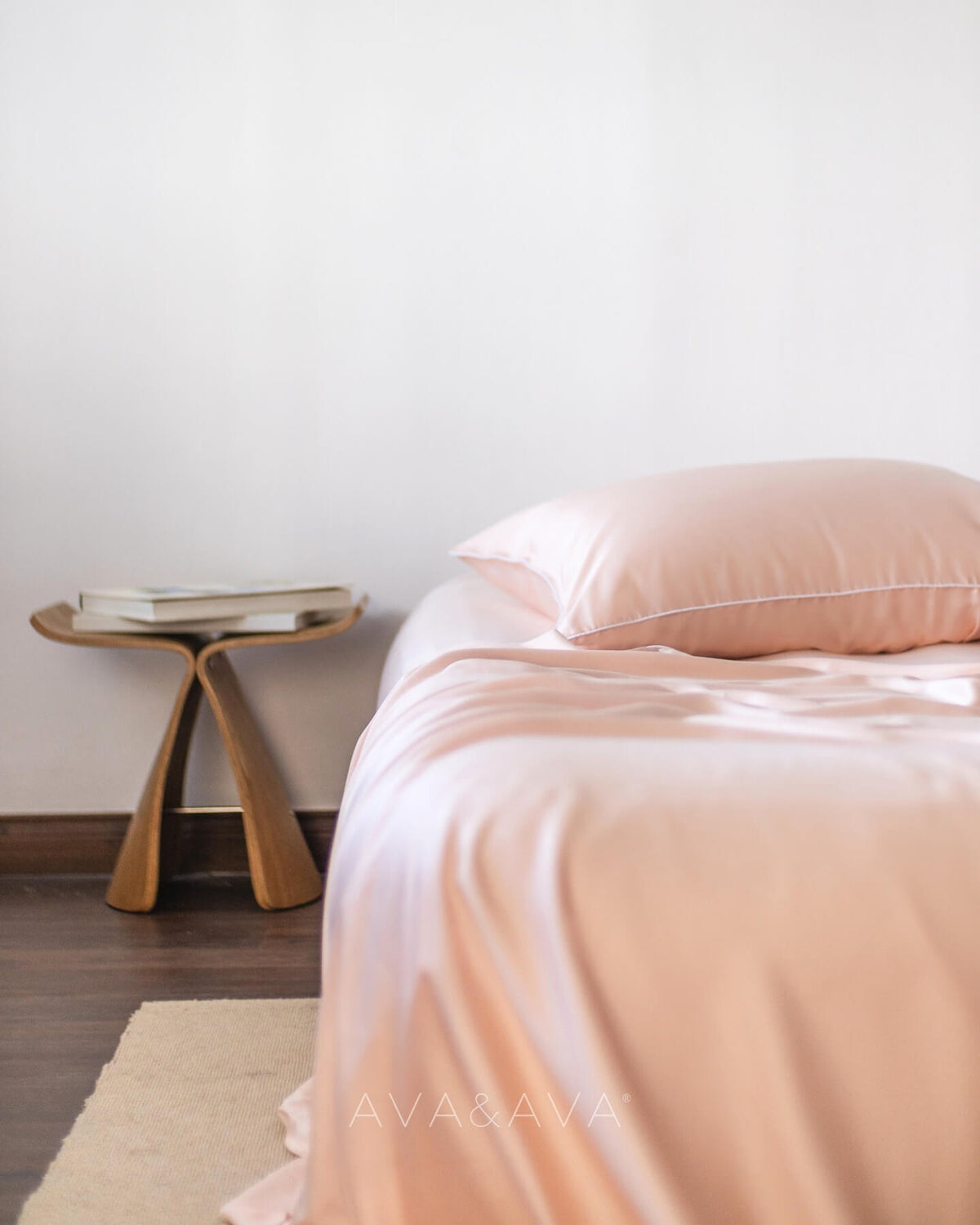 ava and ava ph organic bamboo lyocell 4pc sheet set (fitted sheet, flat sheet, pillowcases) BLUSH PINK WITH WHITE contrast piping at the top hem