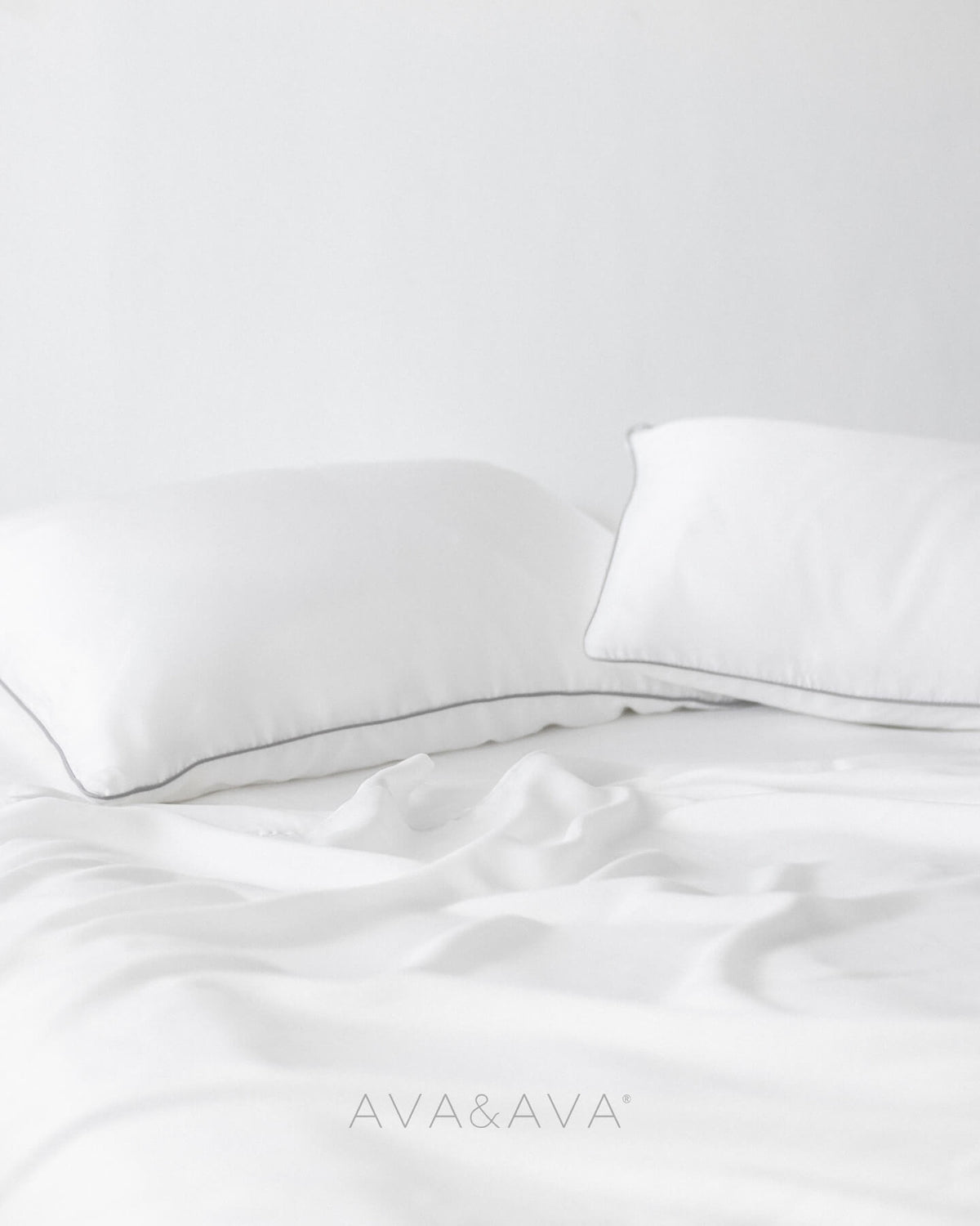 ava and ava ph organic bamboo lyocell 4pc sheet set (fitted sheet, flat sheet, pillowcases) WHITE WITH GRAY contrast piping at the top hem
