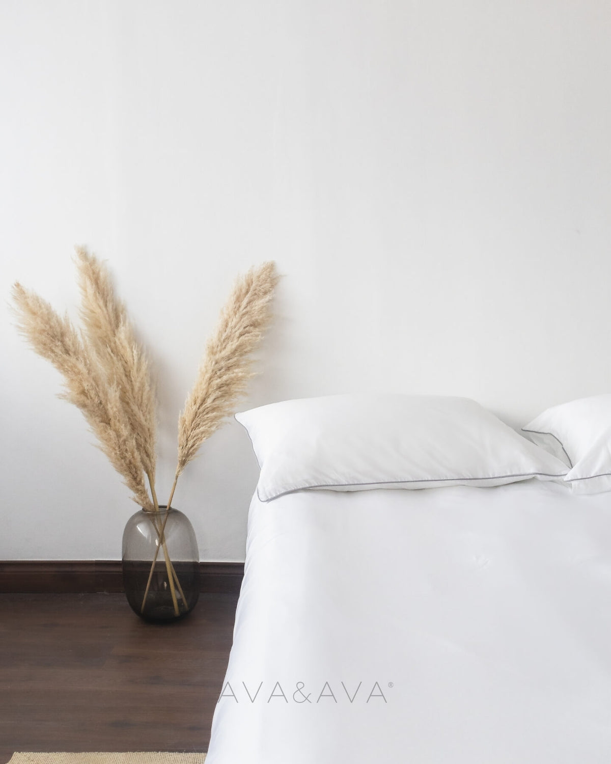 ava and ava ph organic bamboo lyocell 3pc sheet set (2 pillowcases 1 fitted sheet) in silver lining (white with gray piping)