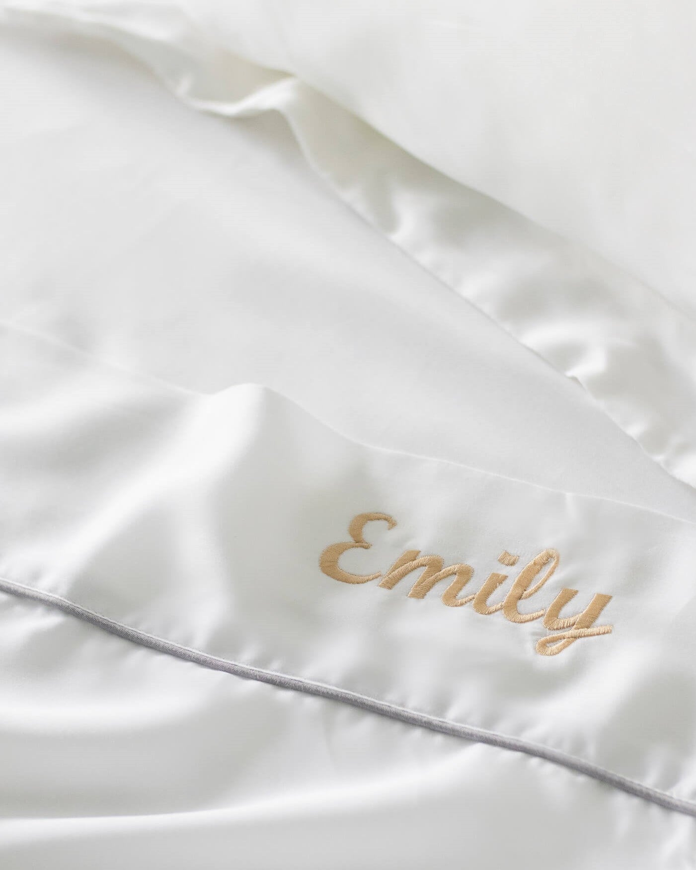 ava and ava ph organic bamboo lyocell 4pc sheet set (fitted sheet, flat sheet, pillowcases) white with gray contrast piping at the top hem with monogram custom embroidery name
