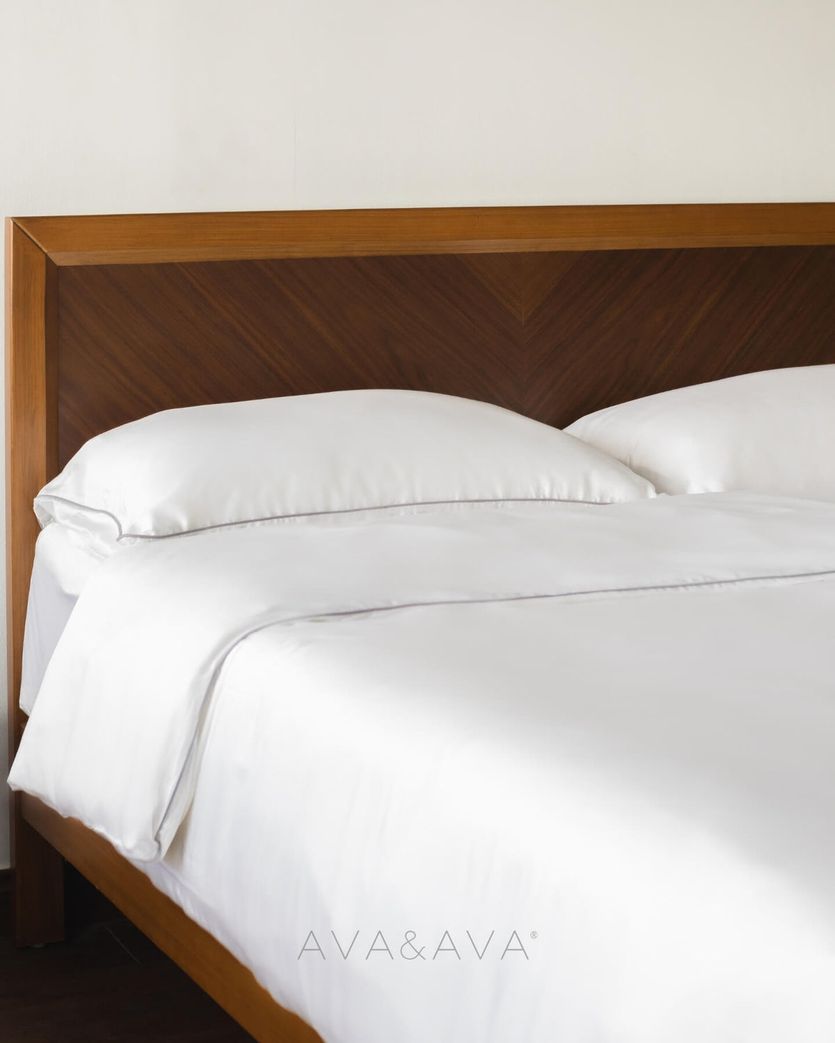 ava and ava ph organic bamboo lyocell duvet cover and sheet set (fitted sheet, pillowcases) in silver lining (WHITE WITH GRAY piping). soft and cooling bedsheets perfect for summer.
