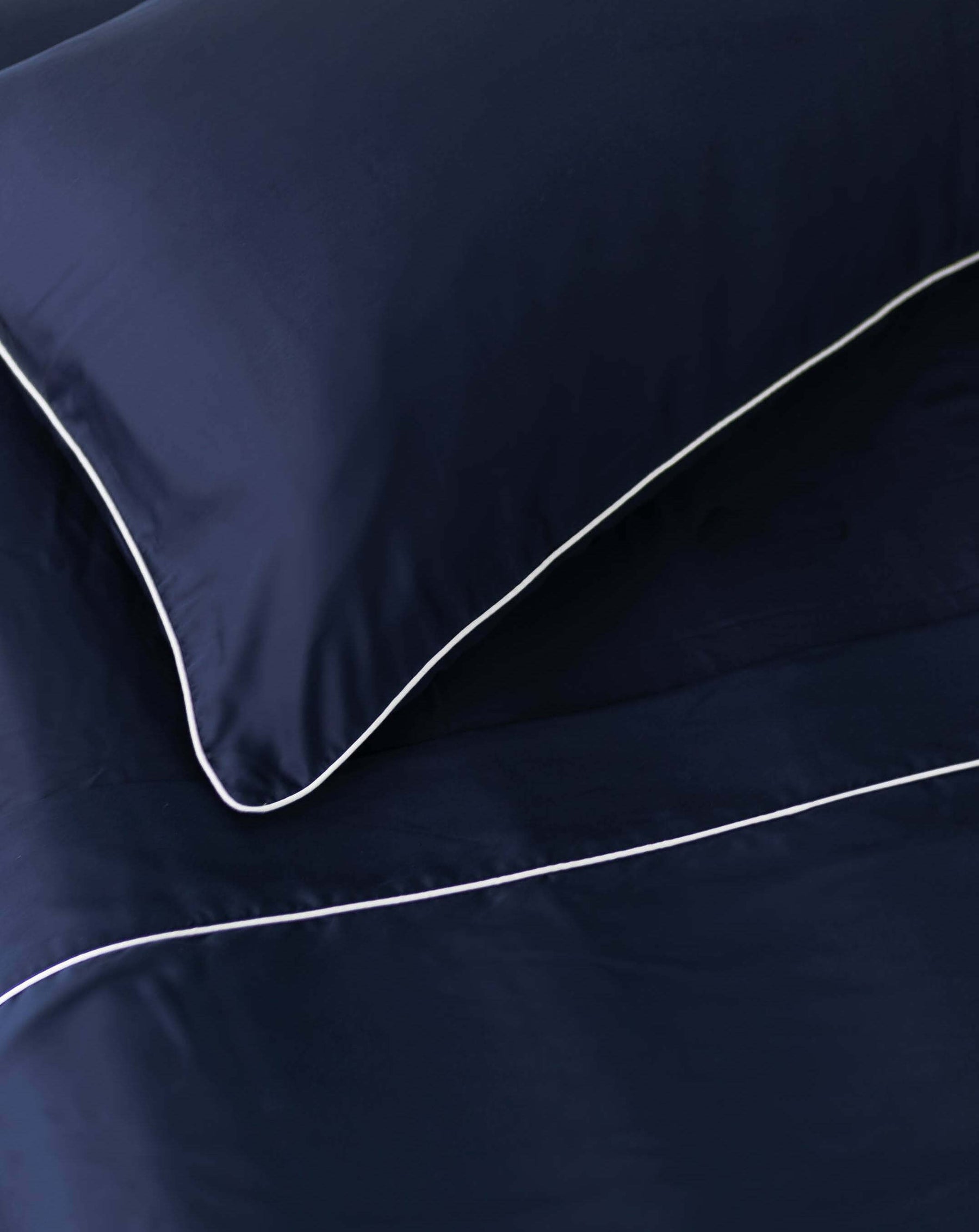ava and ava ph organic bamboo lyocell 4pc sheet set (fitted sheet, flat sheet, pillowcases) navy blue with white contrast piping at the top hem
