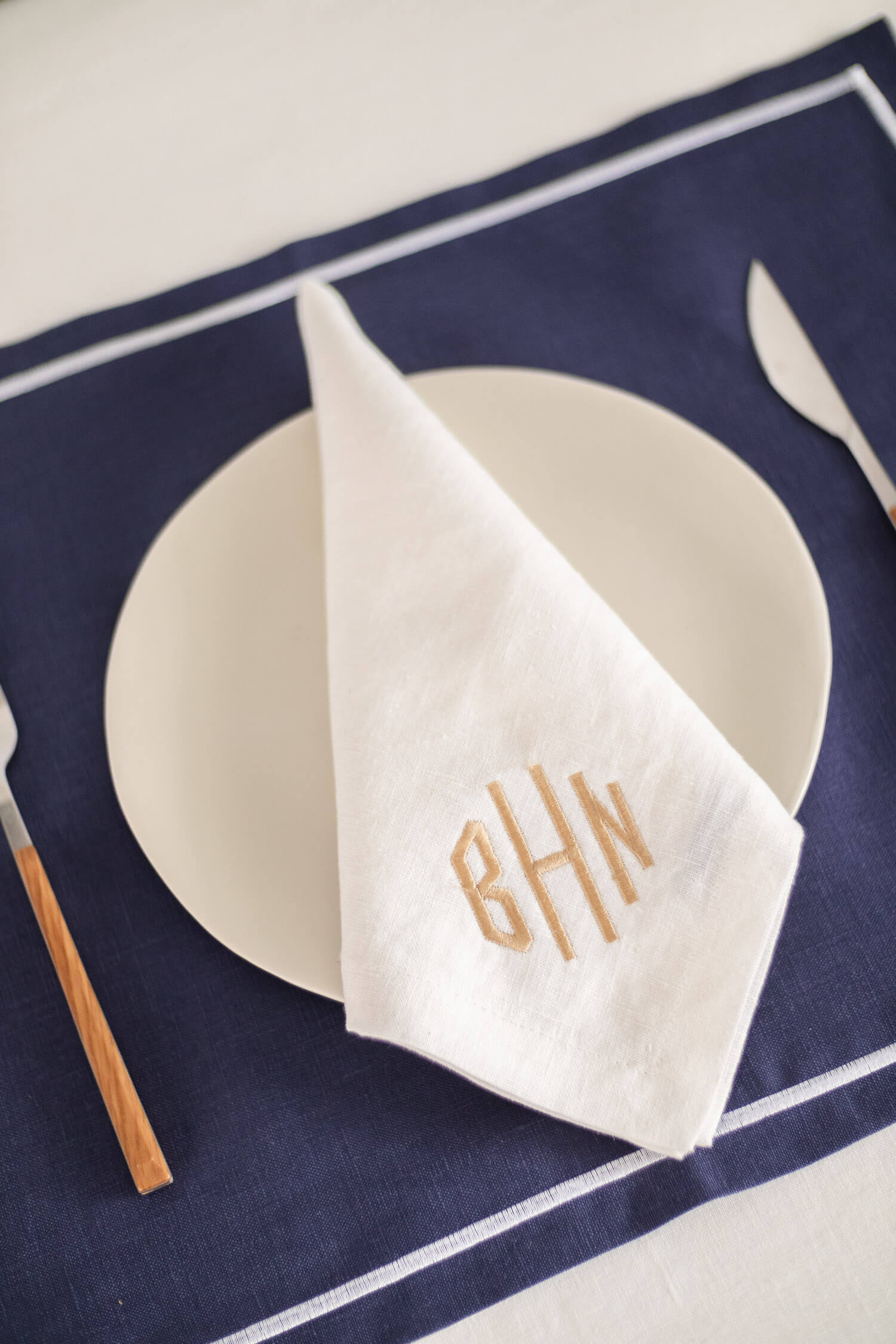 ava and ava ph pure linen napkin white with custom embroidery monogrammed initials table napkin